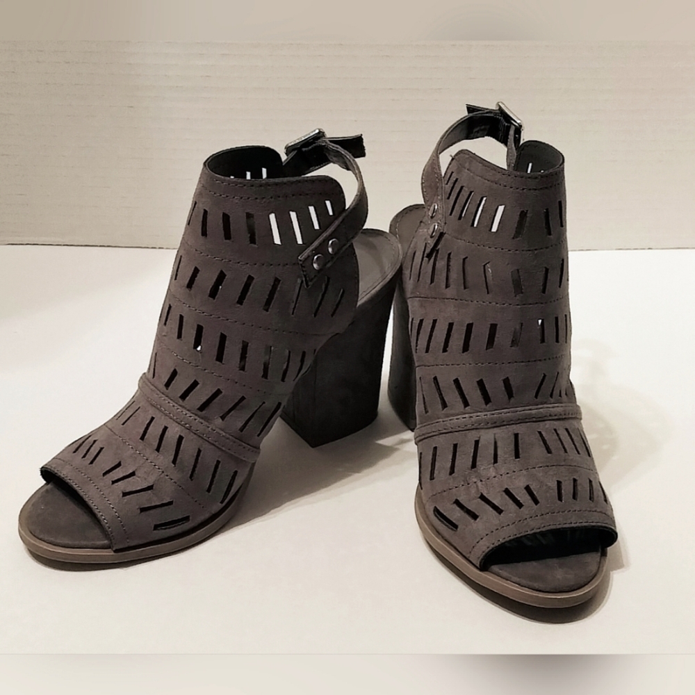 Christian Siriano Women's Open Toe Casual Slingback Sandals, Grey, Size 7